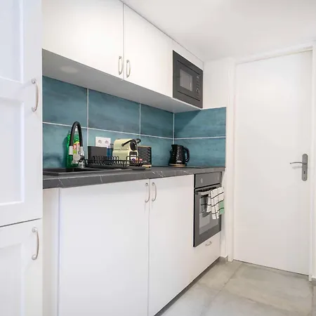דירה Whistle & Bloom 2 Bedroom S13 *